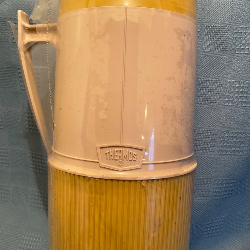 VTG Thermos Quart Size #6402 King Seeley Harvest Gold SEALED - Picture 2 of 11